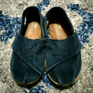 Toms toddler velcro shoes size 6T